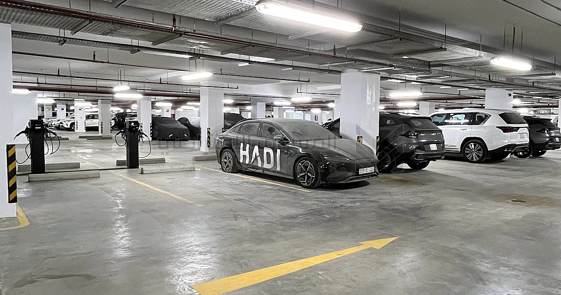 img-slider img-slider