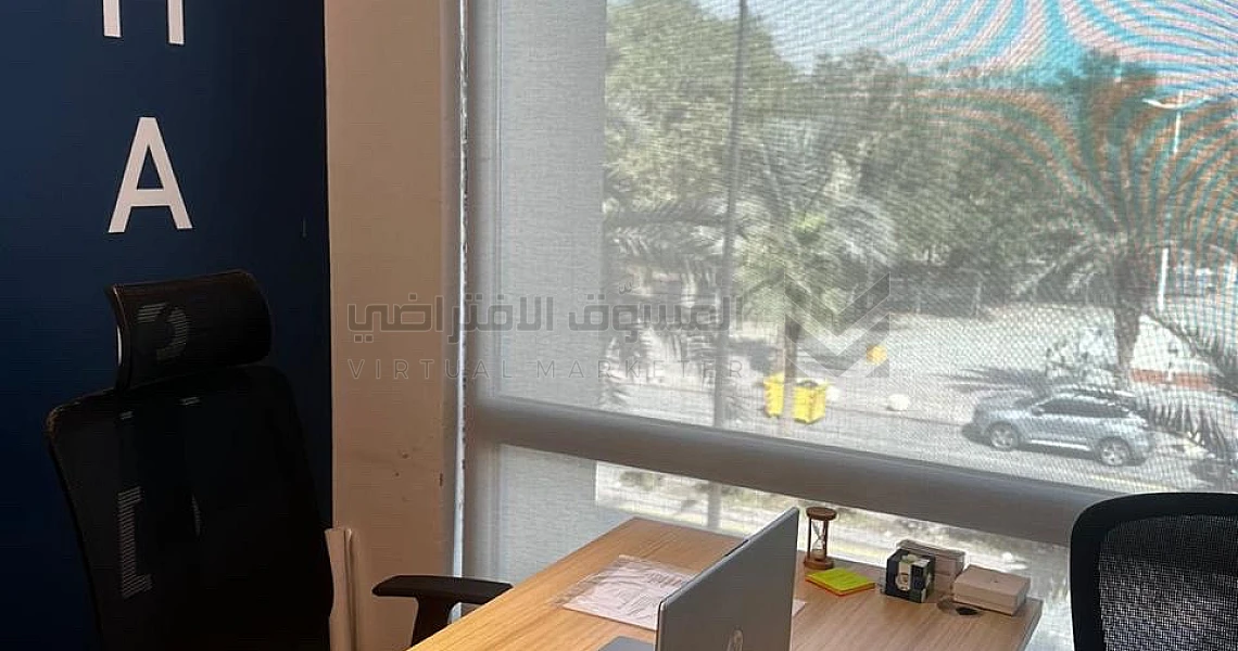 img-slider img-slider