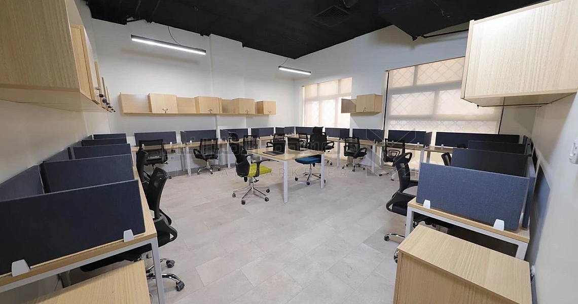 img-slider img-slider