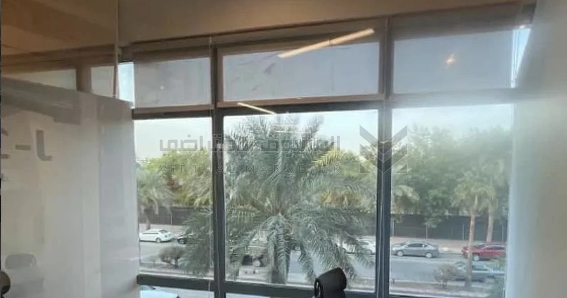 img-slider img-slider