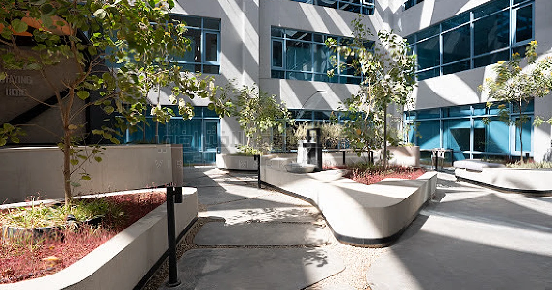 img-slider img-slider