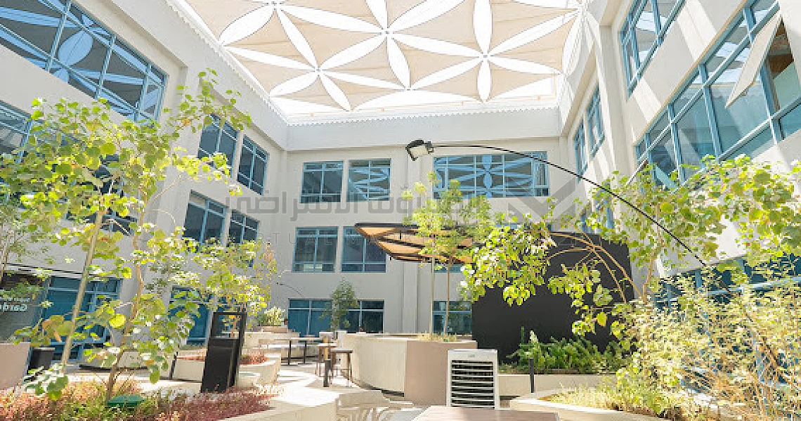 img-slider img-slider