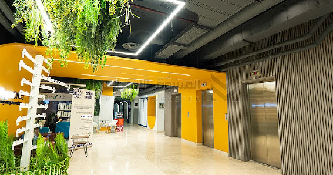 img-slider img-slider