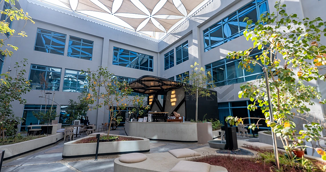 img-slider img-slider