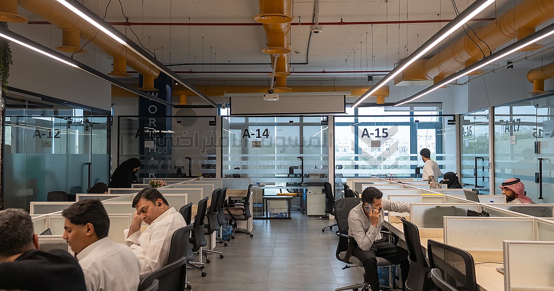 img-slider img-slider