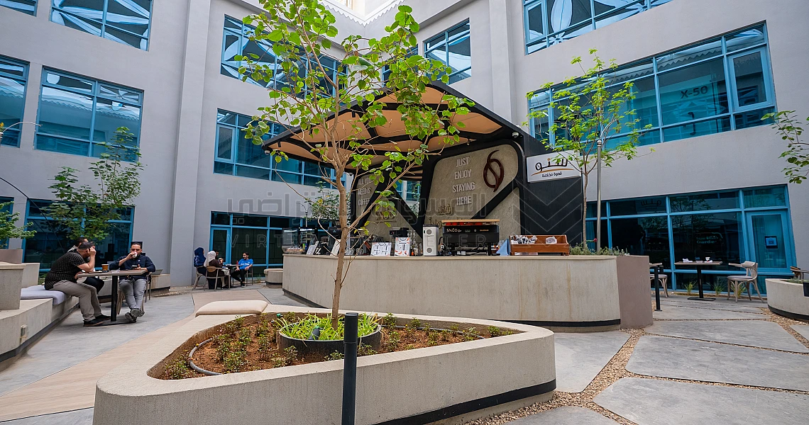 img-slider img-slider